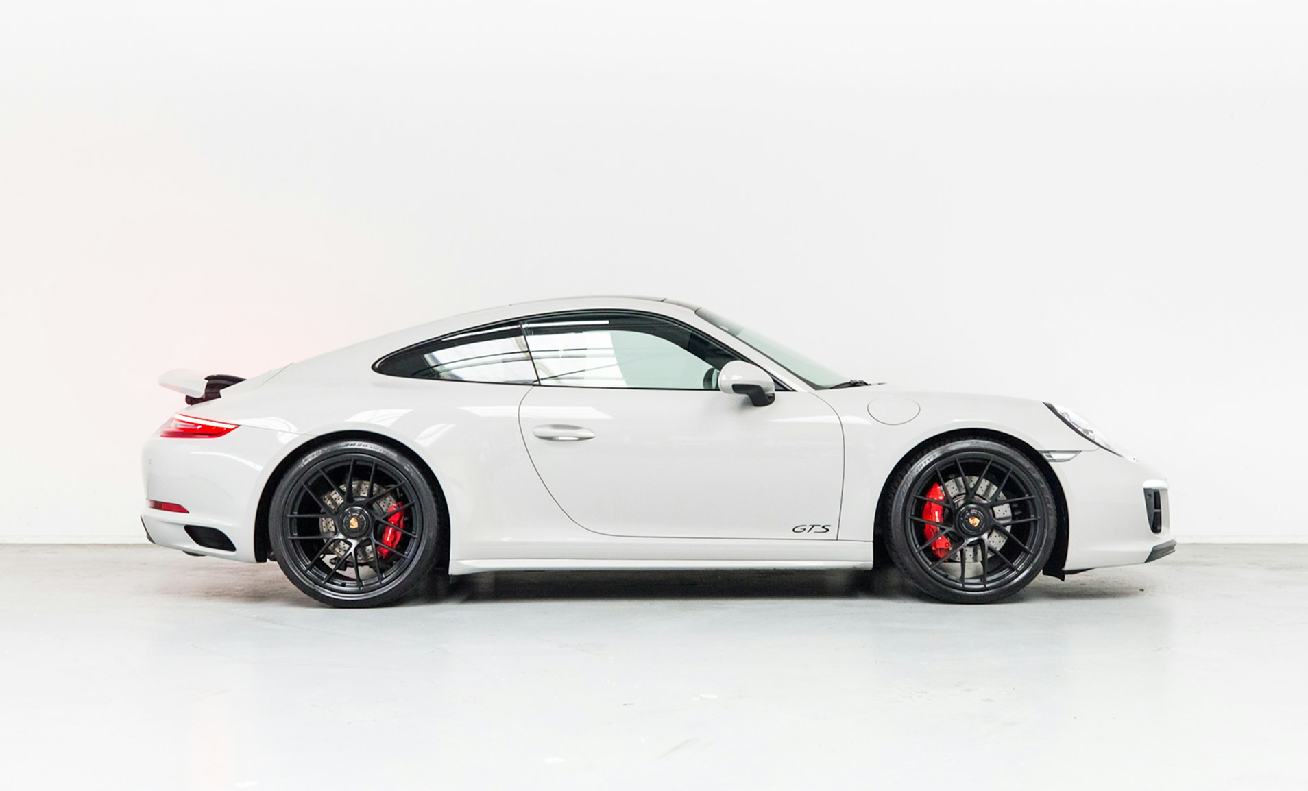 Porsche GT2 RS Profile